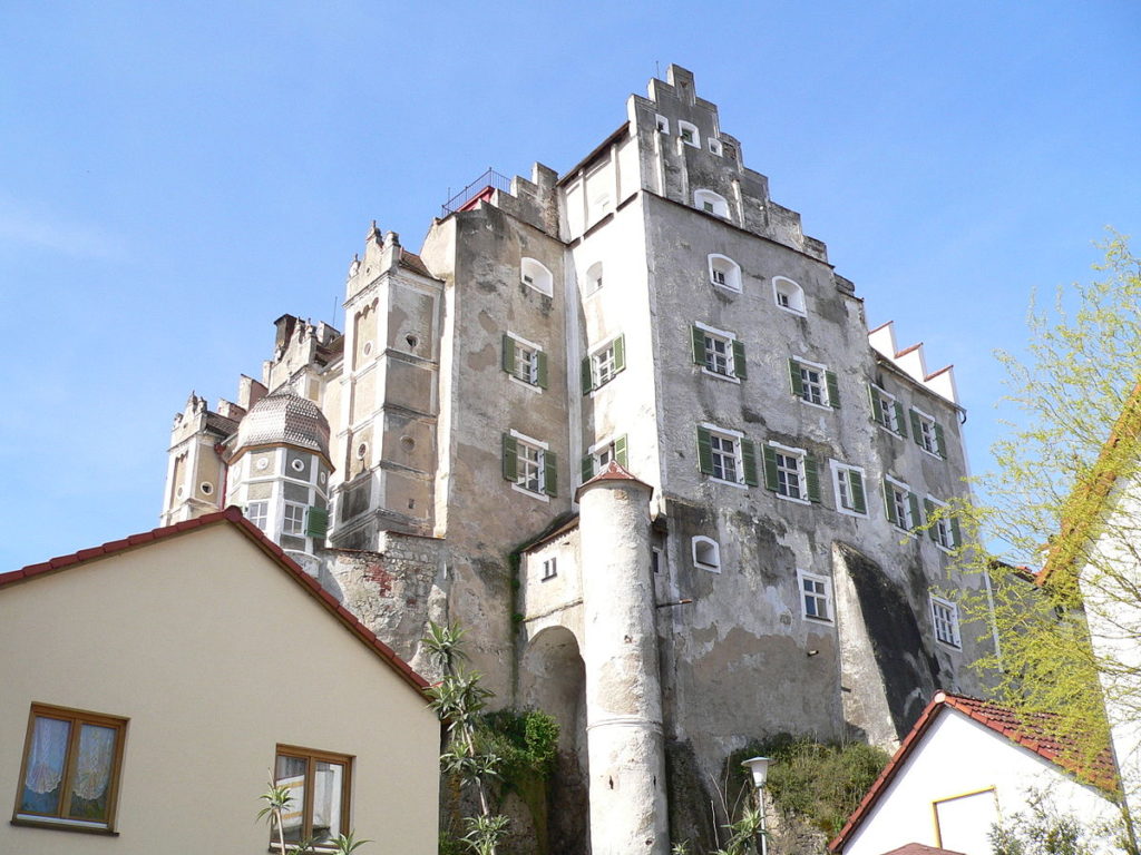 Castello di Sandersdorf, dove furono confiscati a De Bassus, mecenate di Mayr, i documenti illuminati segreti 